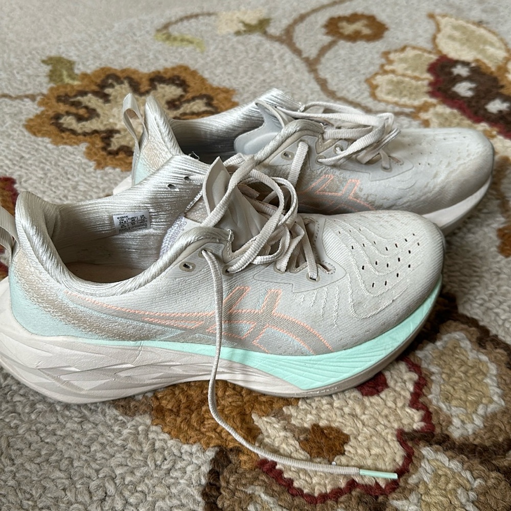 Like new Asics Novablast4